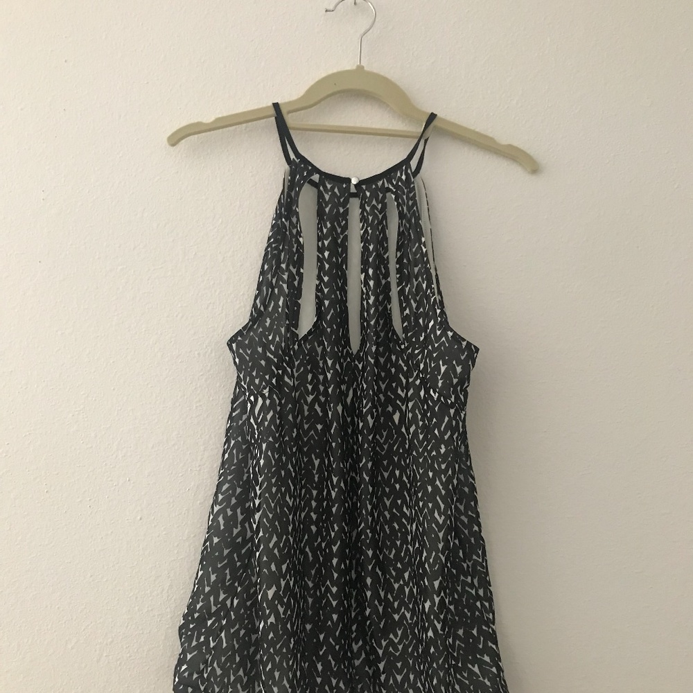 EXPRESS BLACK AND WHITE TOP - Picture 2 of 2